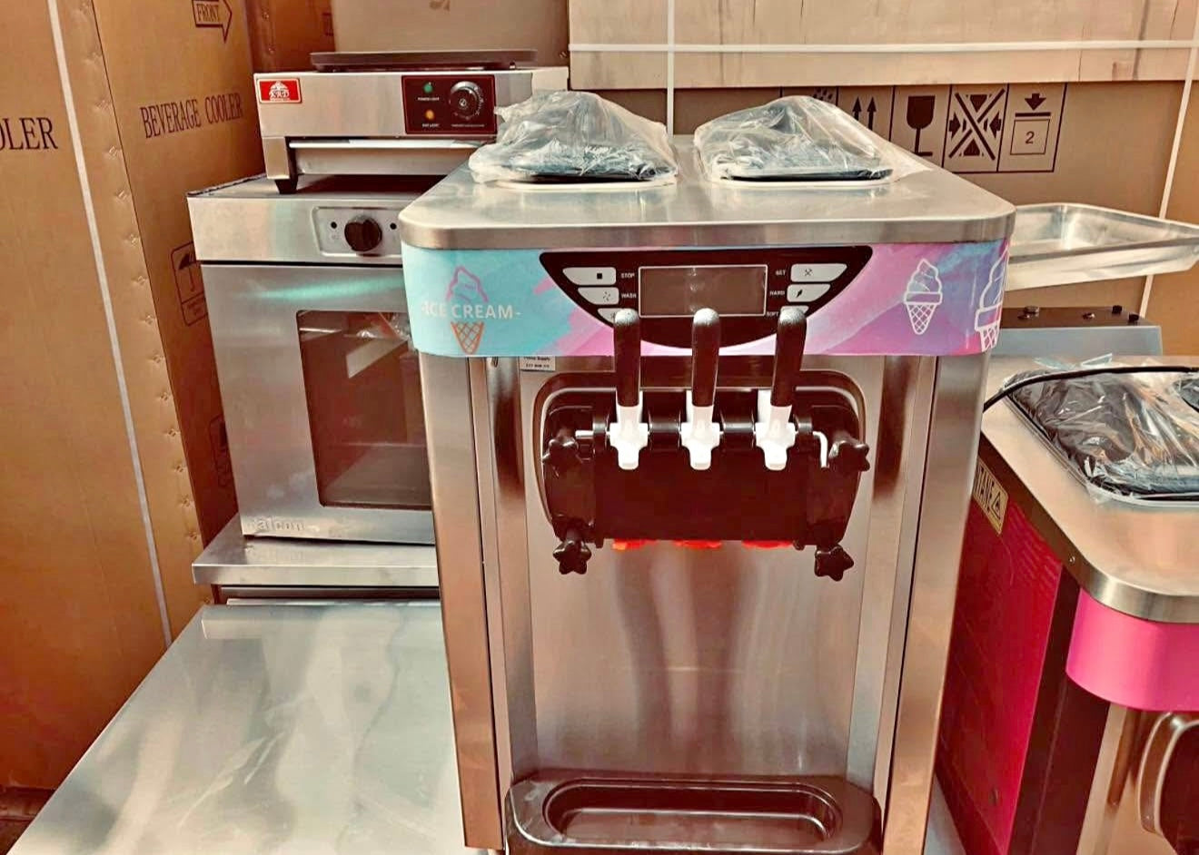 ICE CREAM MACHINE